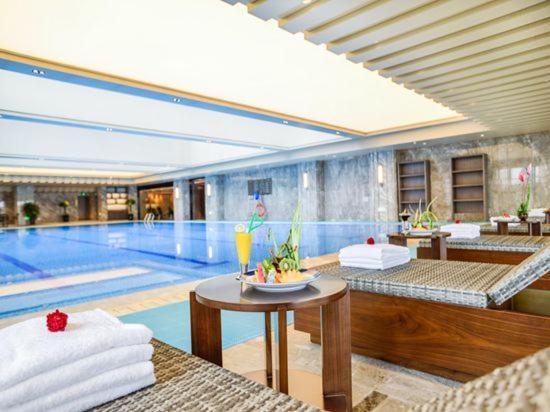 Grand New Century Hotel Haining Zhejiang Exterior photo